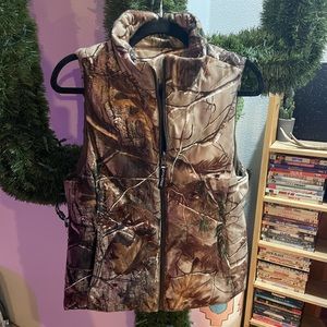 Realtree reversible vest no tag but fits like M
